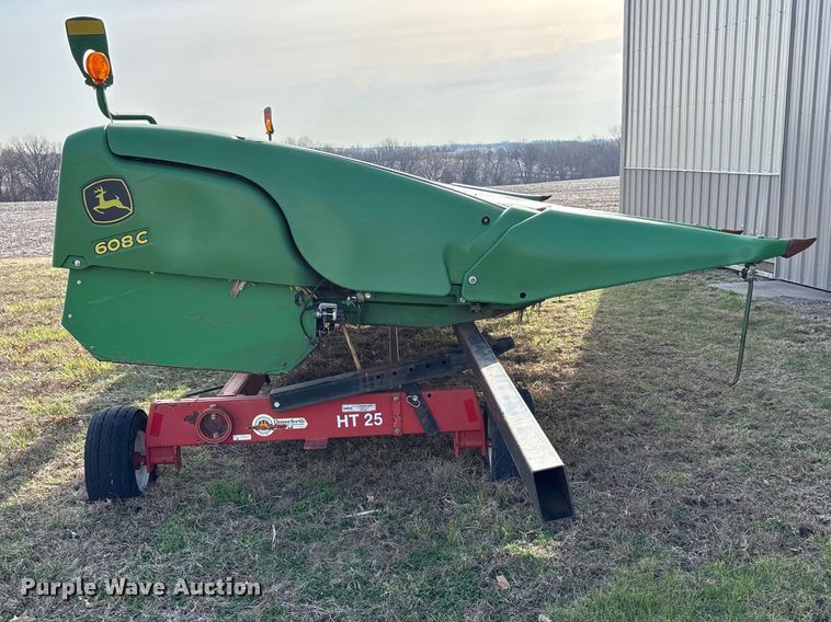 image for item EA4582 John Deere 608C corn head