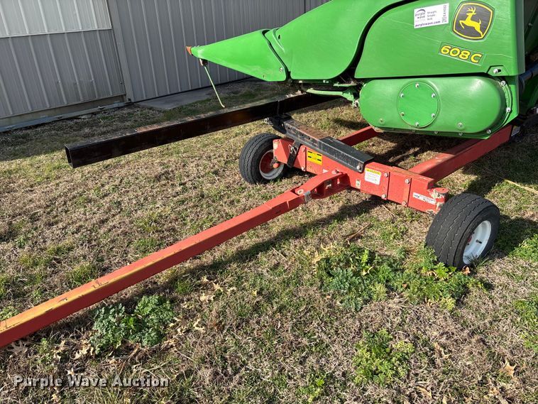 image for item EA4582 John Deere 608C corn head