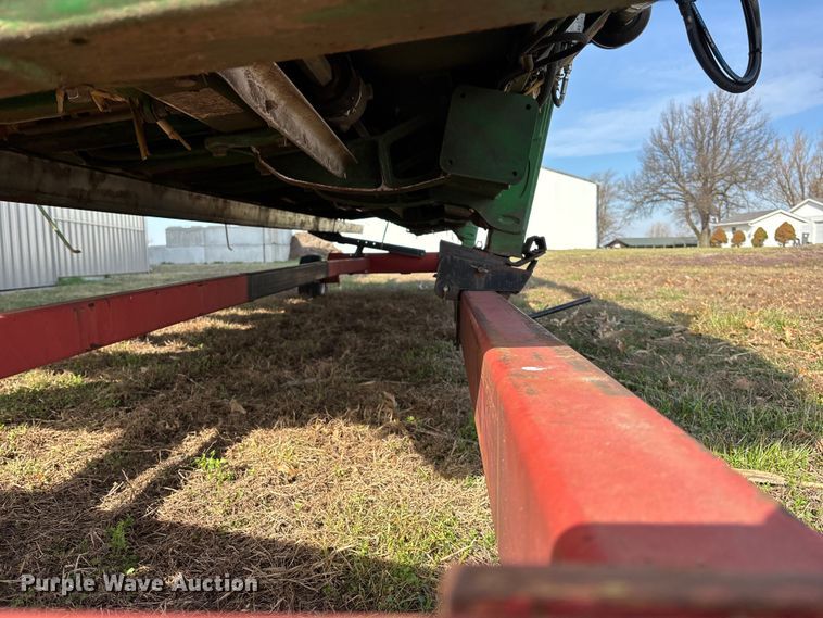 image for item EA4582 John Deere 608C corn head