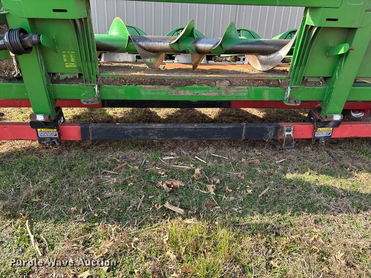 image for item EA4582 John Deere 608C corn head