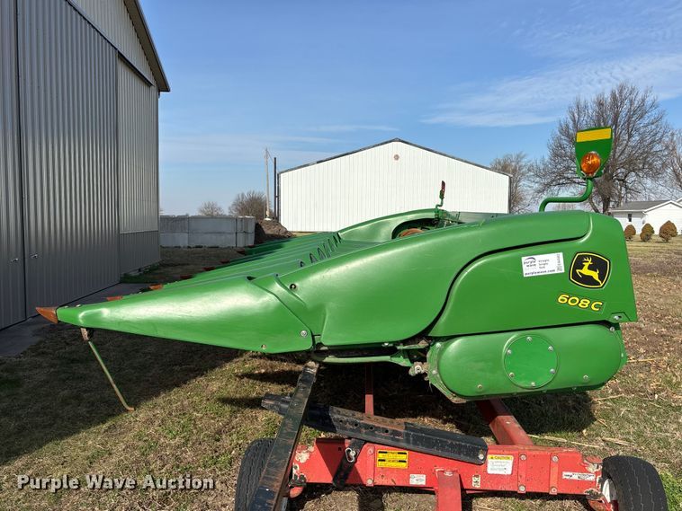 image for item EA4582 John Deere 608C corn head