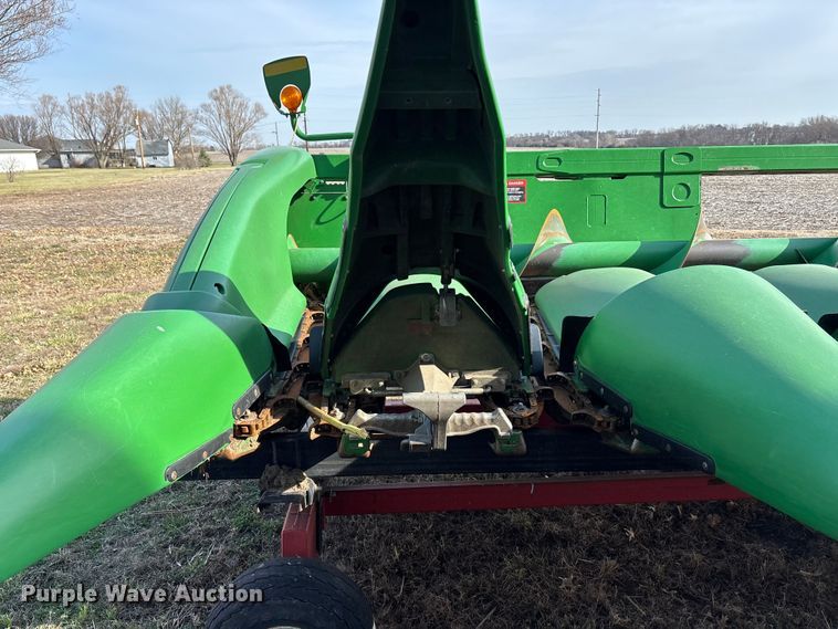 image for item EA4582 John Deere 608C corn head