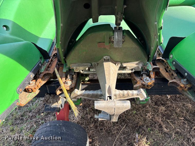 image for item EA4582 John Deere 608C corn head
