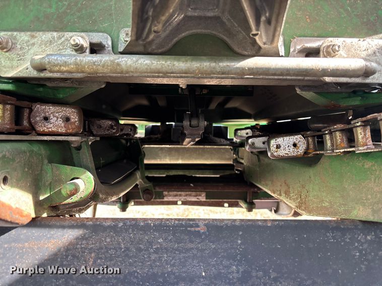 image for item EA4582 John Deere 608C corn head