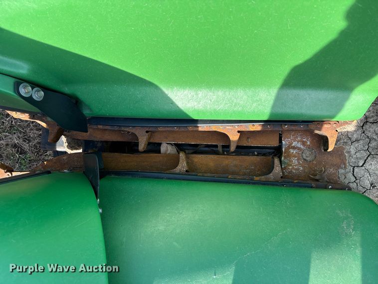 image for item EA4582 John Deere 608C corn head