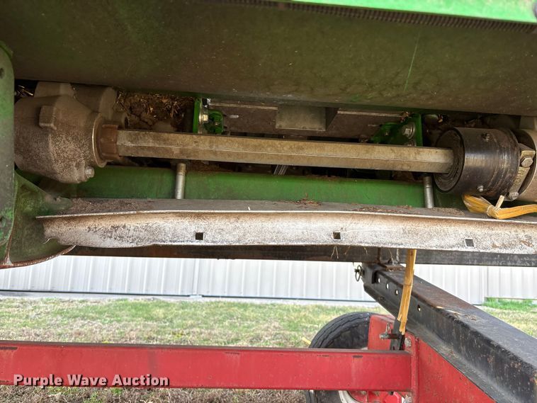 image for item EA4582 John Deere 608C corn head