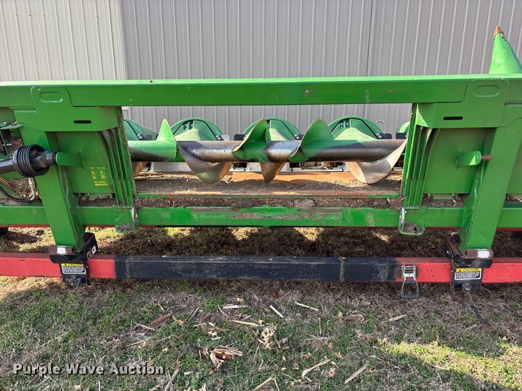 image for item EA4582 John Deere 608C corn head