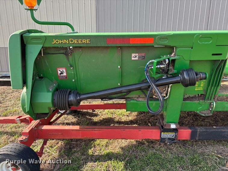 image for item EA4582 John Deere 608C corn head