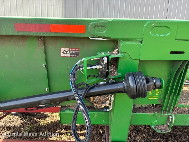 image for item EA4582 John Deere 608C corn head