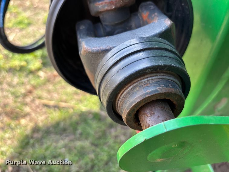 image for item EA4582 John Deere 608C corn head