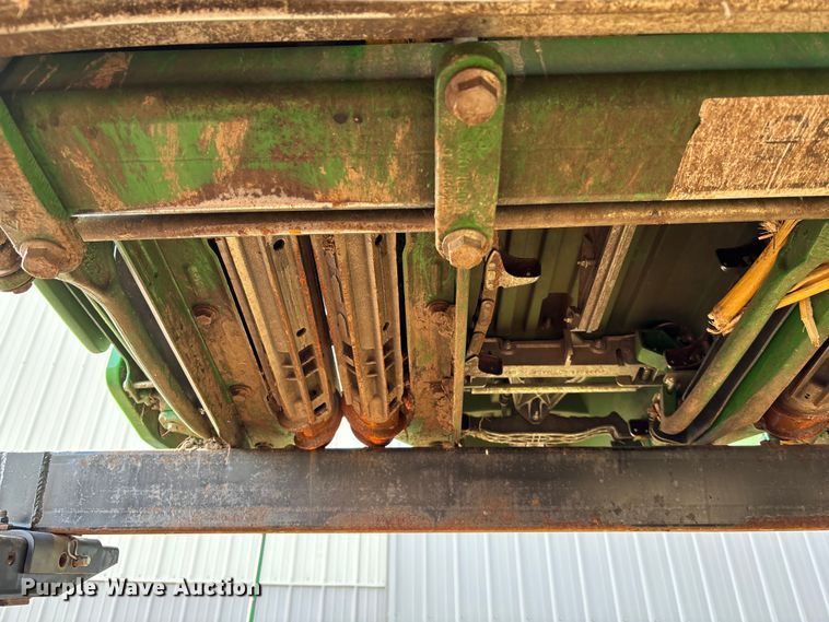 image for item EA4582 John Deere 608C corn head