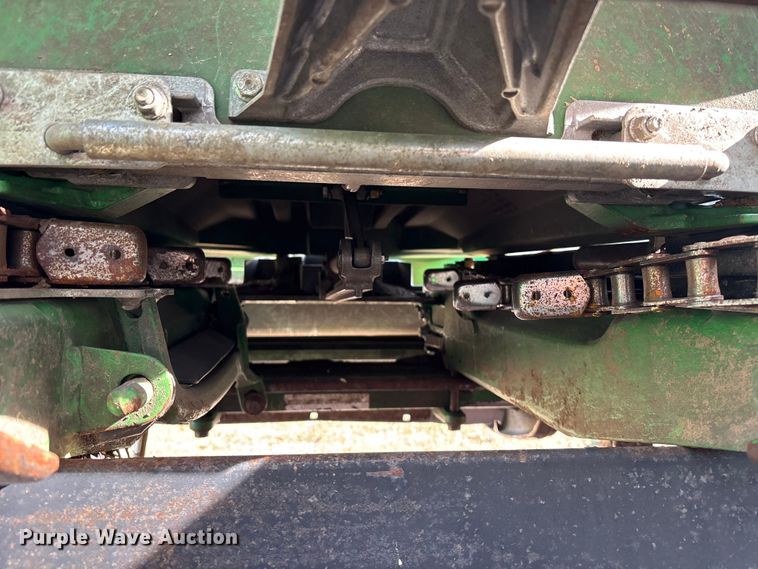 image for item EA4582 John Deere 608C corn head