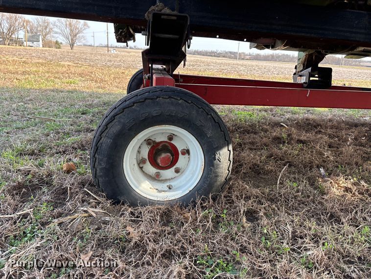 image for item EA4582 John Deere 608C corn head