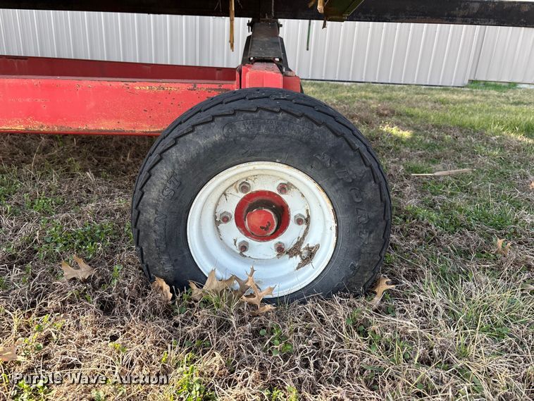 image for item EA4582 John Deere 608C corn head