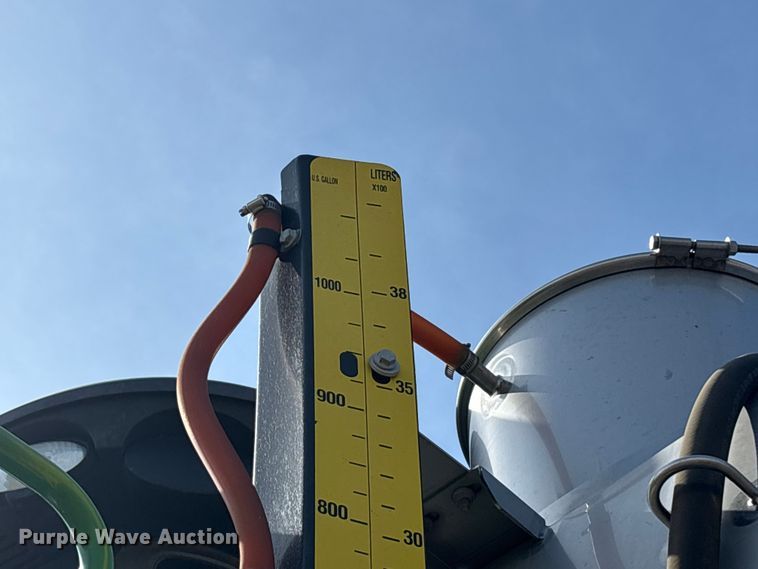 image for item EA4585 2013 John Deere R4038 sprayer