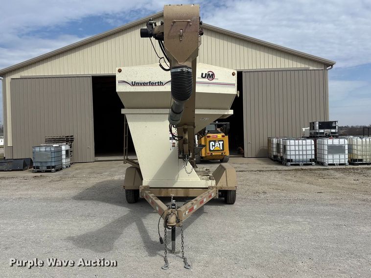 image for item EA4588 Unverferth Seed Runner 2750 seed tender