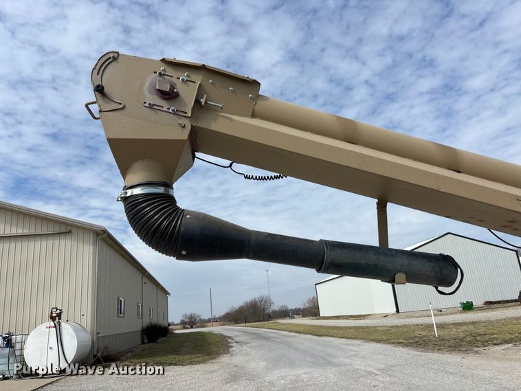 image for item EA4588 Unverferth Seed Runner 2750 seed tender