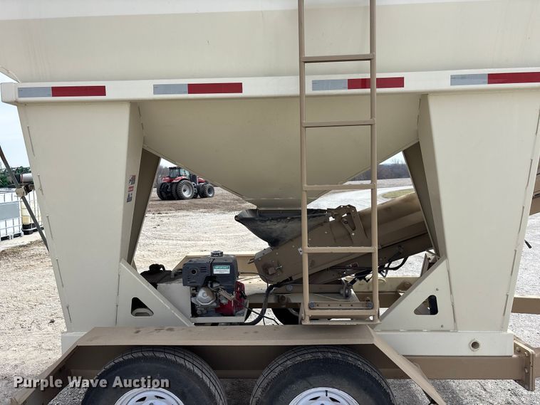 image for item EA4588 Unverferth Seed Runner 2750 seed tender