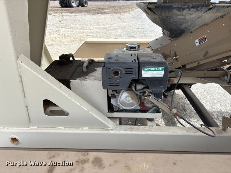 image for item EA4588 Unverferth Seed Runner 2750 seed tender