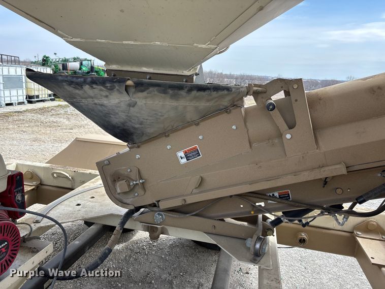 image for item EA4588 Unverferth Seed Runner 2750 seed tender