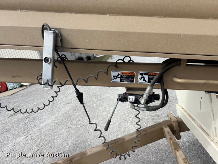 image for item EA4588 Unverferth Seed Runner 2750 seed tender