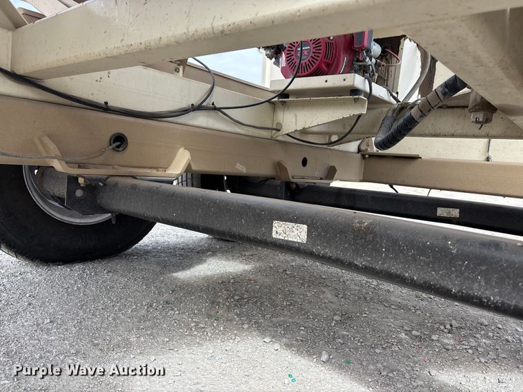 image for item EA4588 Unverferth Seed Runner 2750 seed tender