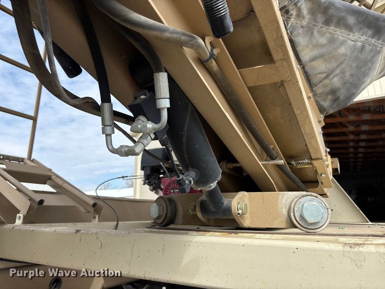 image for item EA4588 Unverferth Seed Runner 2750 seed tender