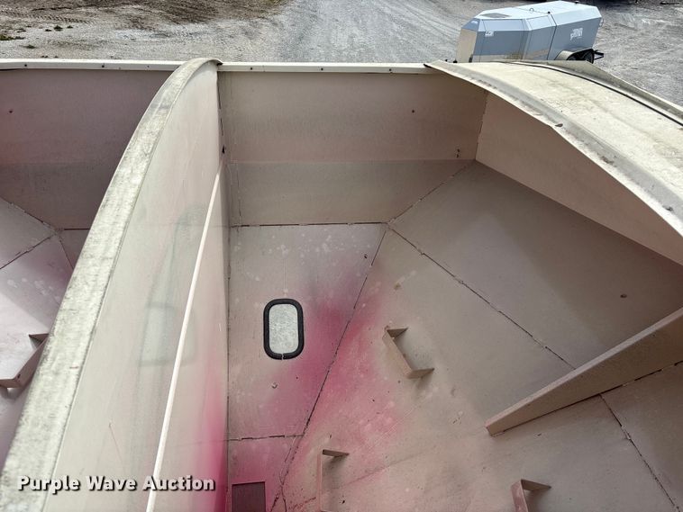 image for item EA4588 Unverferth Seed Runner 2750 seed tender