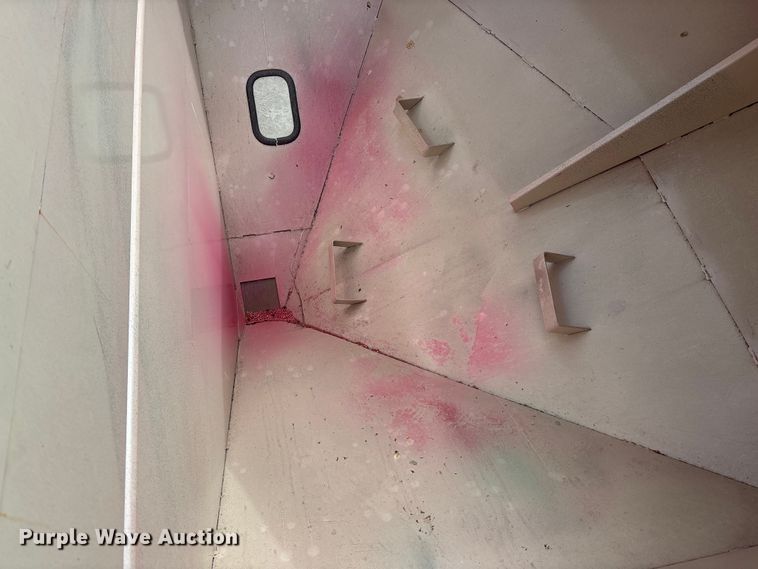 image for item EA4588 Unverferth Seed Runner 2750 seed tender