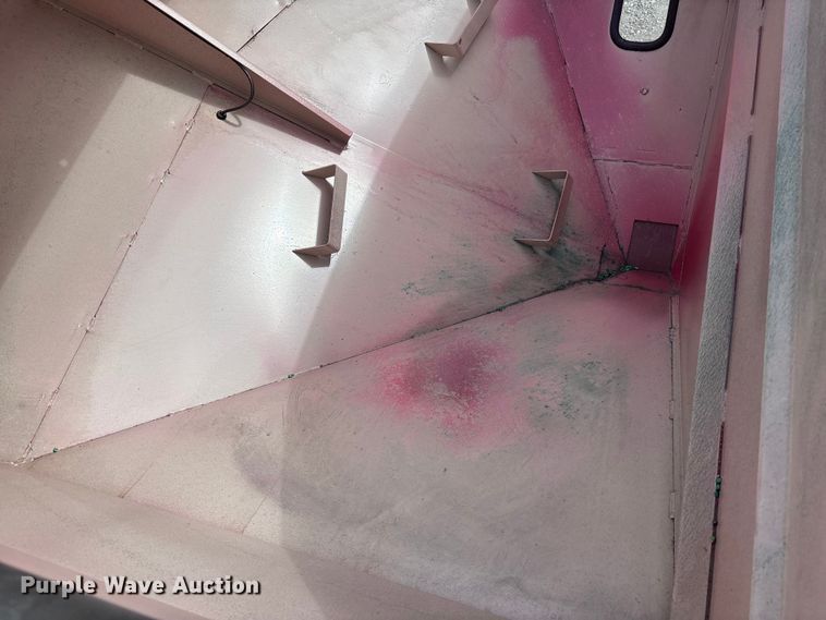 image for item EA4588 Unverferth Seed Runner 2750 seed tender