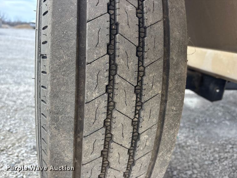 image for item EA4588 Unverferth Seed Runner 2750 seed tender