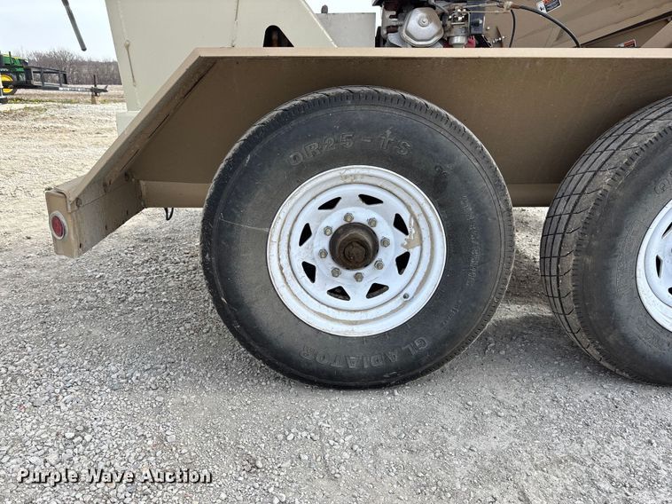 image for item EA4588 Unverferth Seed Runner 2750 seed tender