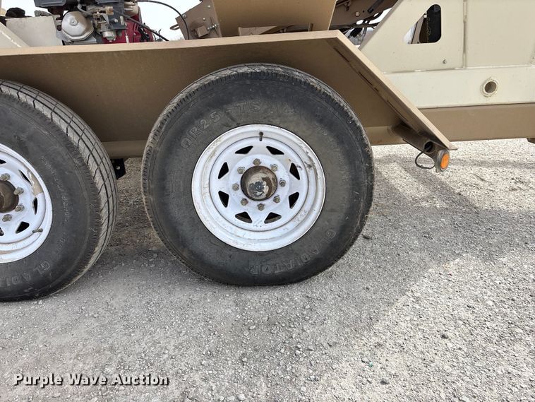 image for item EA4588 Unverferth Seed Runner 2750 seed tender