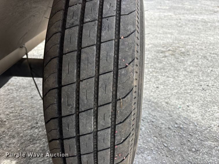 image for item EA4588 Unverferth Seed Runner 2750 seed tender