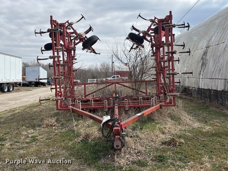 image for item EA4589 Wil-Rich 2500 field cultivator