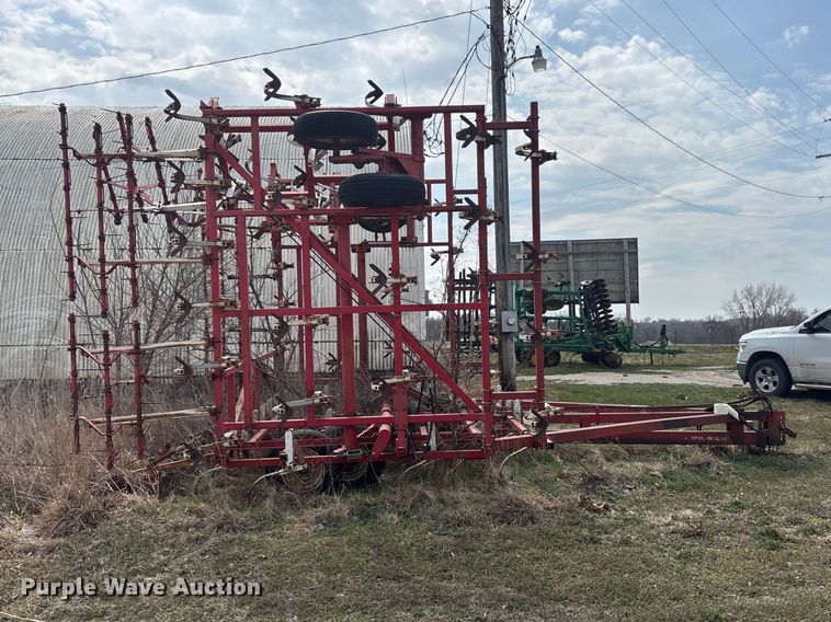 image for item EA4589 Wil-Rich 2500 field cultivator