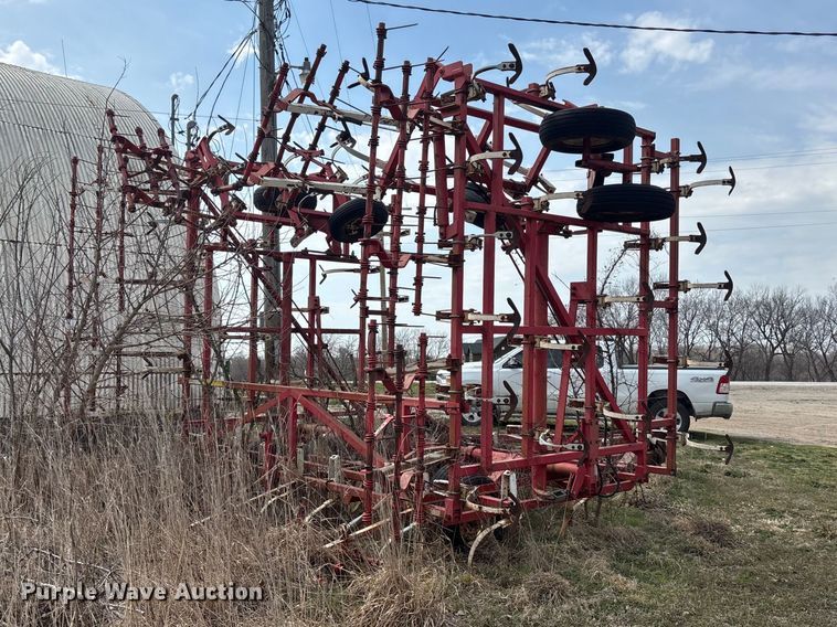 image for item EA4589 Wil-Rich 2500 field cultivator