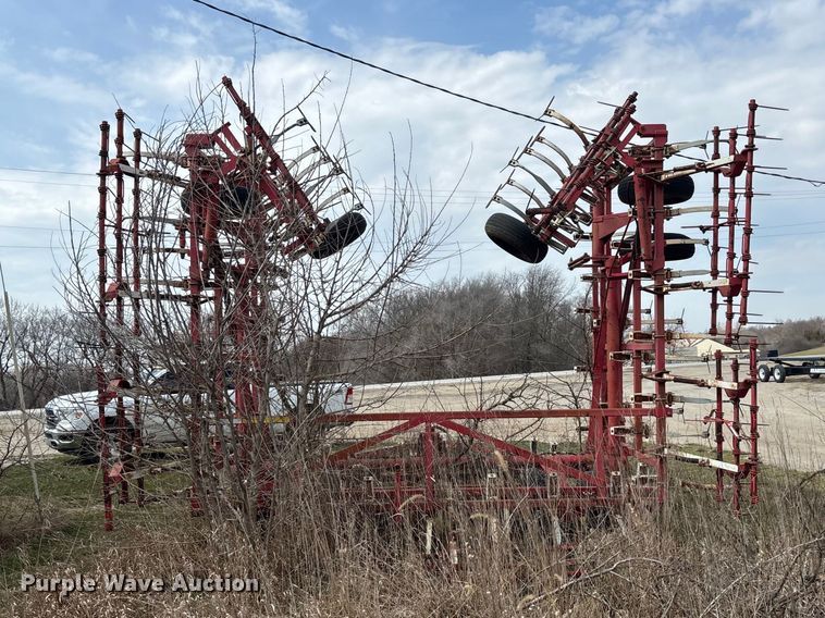 image for item EA4589 Wil-Rich 2500 field cultivator