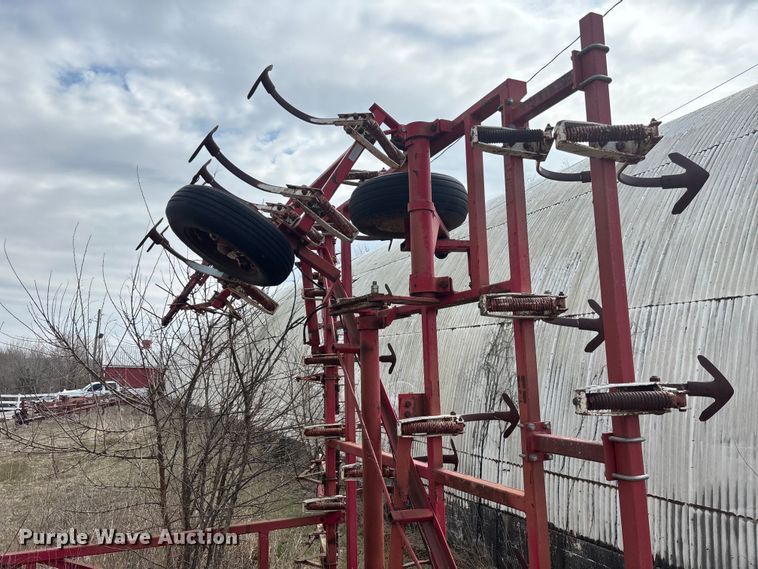 image for item EA4589 Wil-Rich 2500 field cultivator