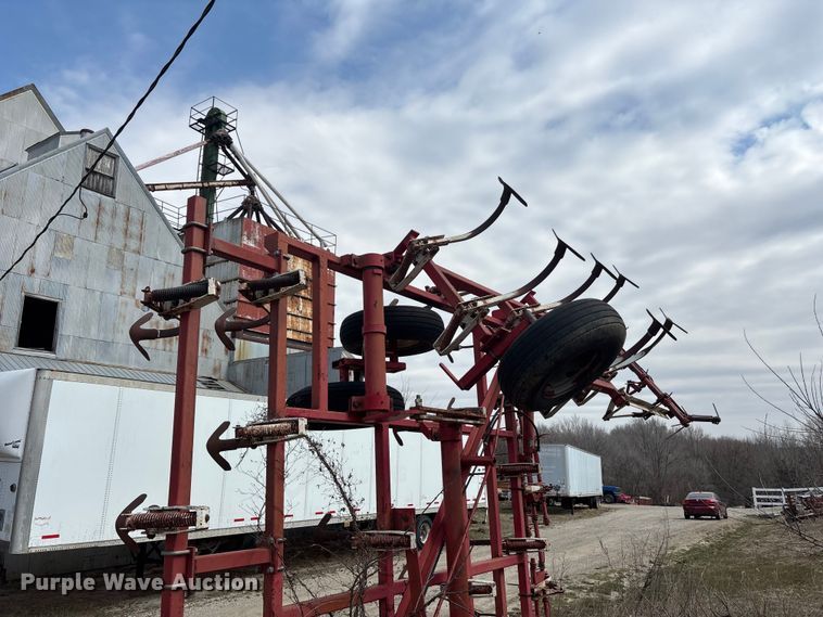 image for item EA4589 Wil-Rich 2500 field cultivator