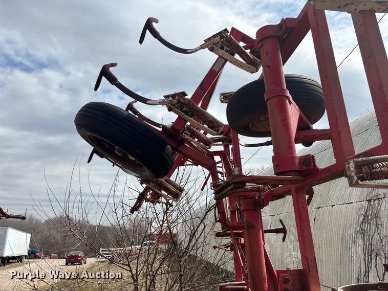 image for item EA4589 Wil-Rich 2500 field cultivator