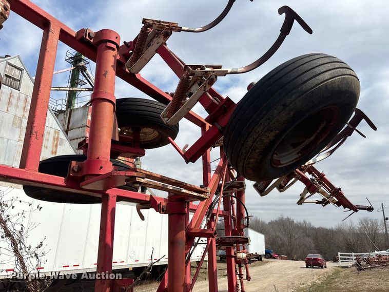 image for item EA4589 Wil-Rich 2500 field cultivator