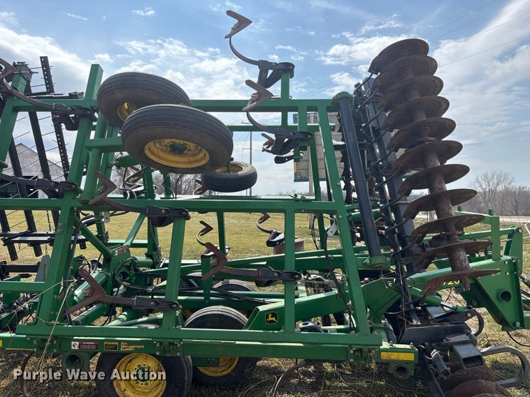 image for item EA4590 John Deere 726 mulch finisher