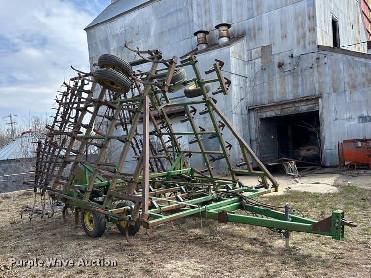 image for item EA4592 John Deere 960 field cultivator