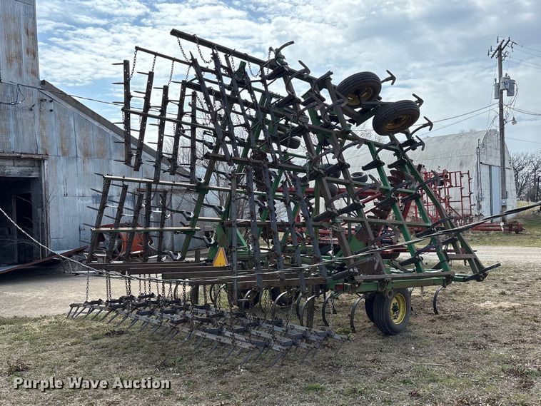 image for item EA4592 John Deere 960 field cultivator