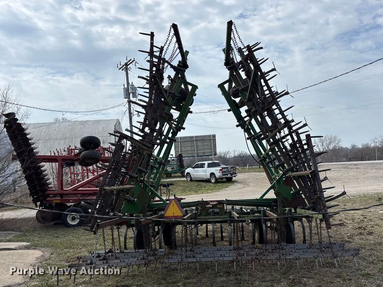 image for item EA4592 John Deere 960 field cultivator