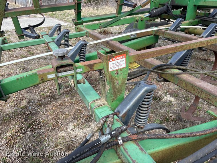 image for item EA4592 John Deere 960 field cultivator