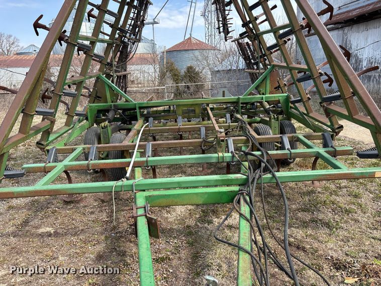 image for item EA4592 John Deere 960 field cultivator