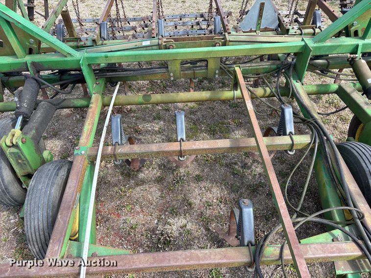 image for item EA4592 John Deere 960 field cultivator