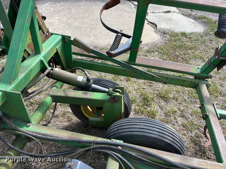 image for item EA4592 John Deere 960 field cultivator